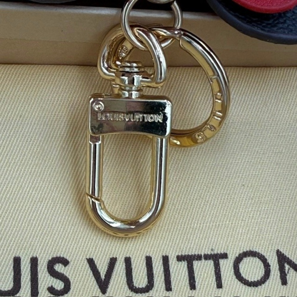 Louis Vuitton Monogram World Tour Minnie Mouse Charm and Key Holder - Picture 8 of 10